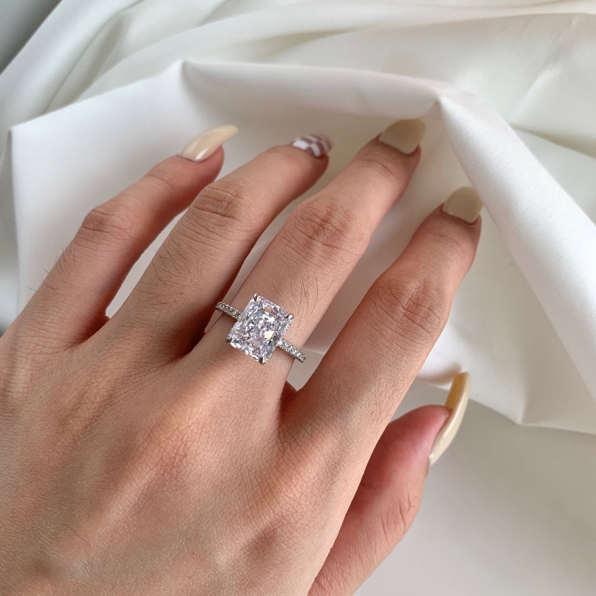 [Kincade Jewelery]4.0 Carat Luxurious Engagement Ring