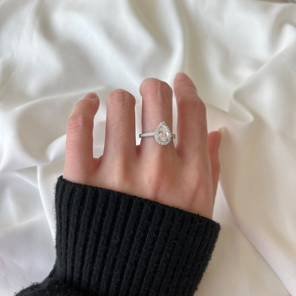 [Kincade Jewelery]1.0 Carat Luxurious Resplendent Water Drop Shape Wedding Ring