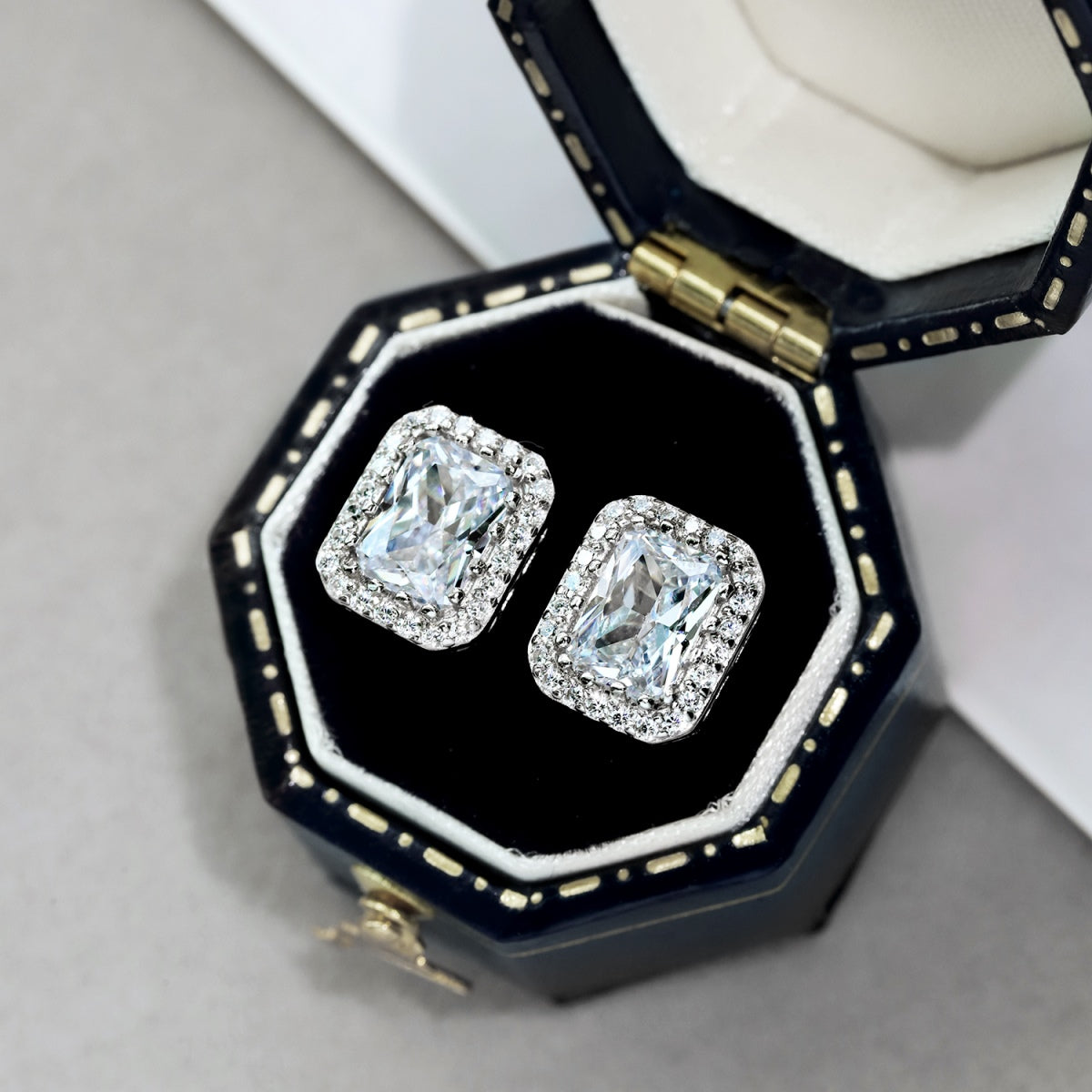 [Kincade Jewelery]1.0 Carat Luxurious Dainty Emerald Cut Daily Earrings