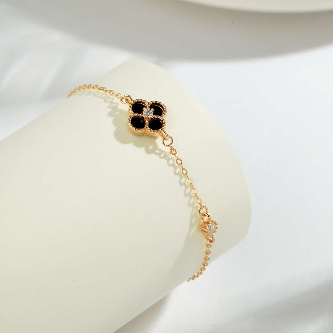 [Kincade Jewelery]Delicate Four Leaf Kincade Bracelet