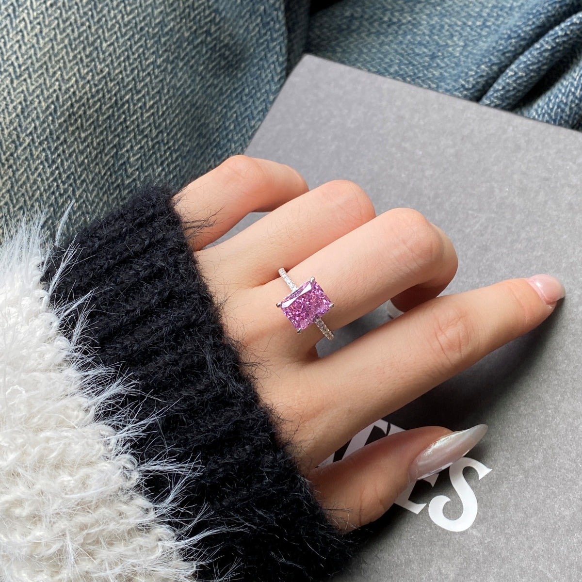 [Kincade Jewelery]4.0 Carat Luxurious Engagement Ring