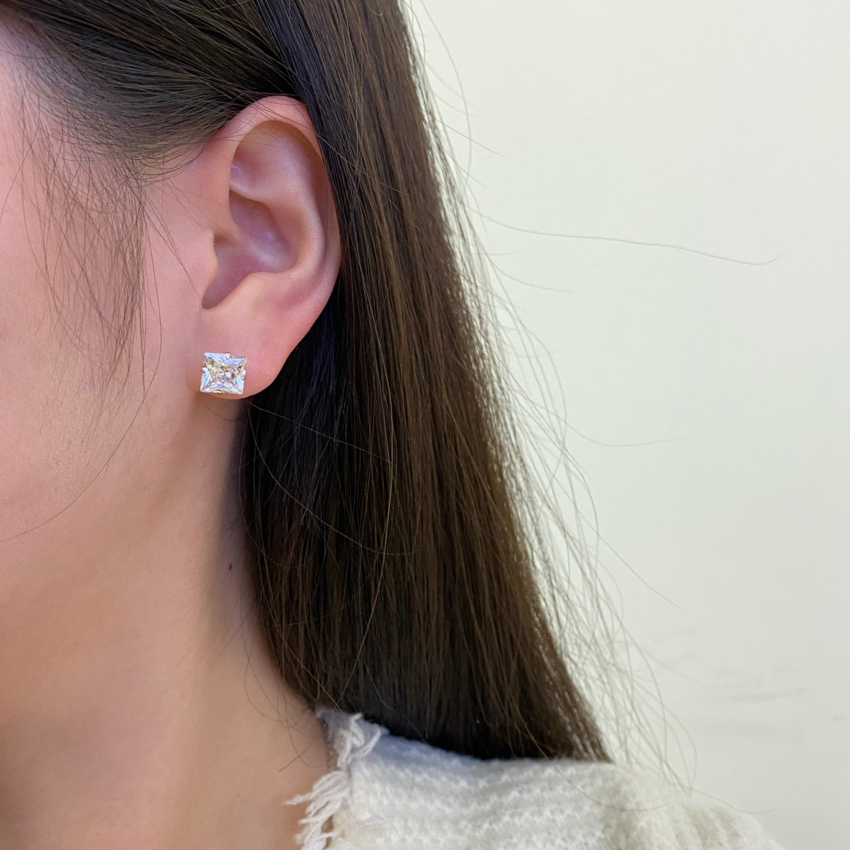 [Kincade Jewelrys]Stylish Shiny Square Center Stone Stud Earrings