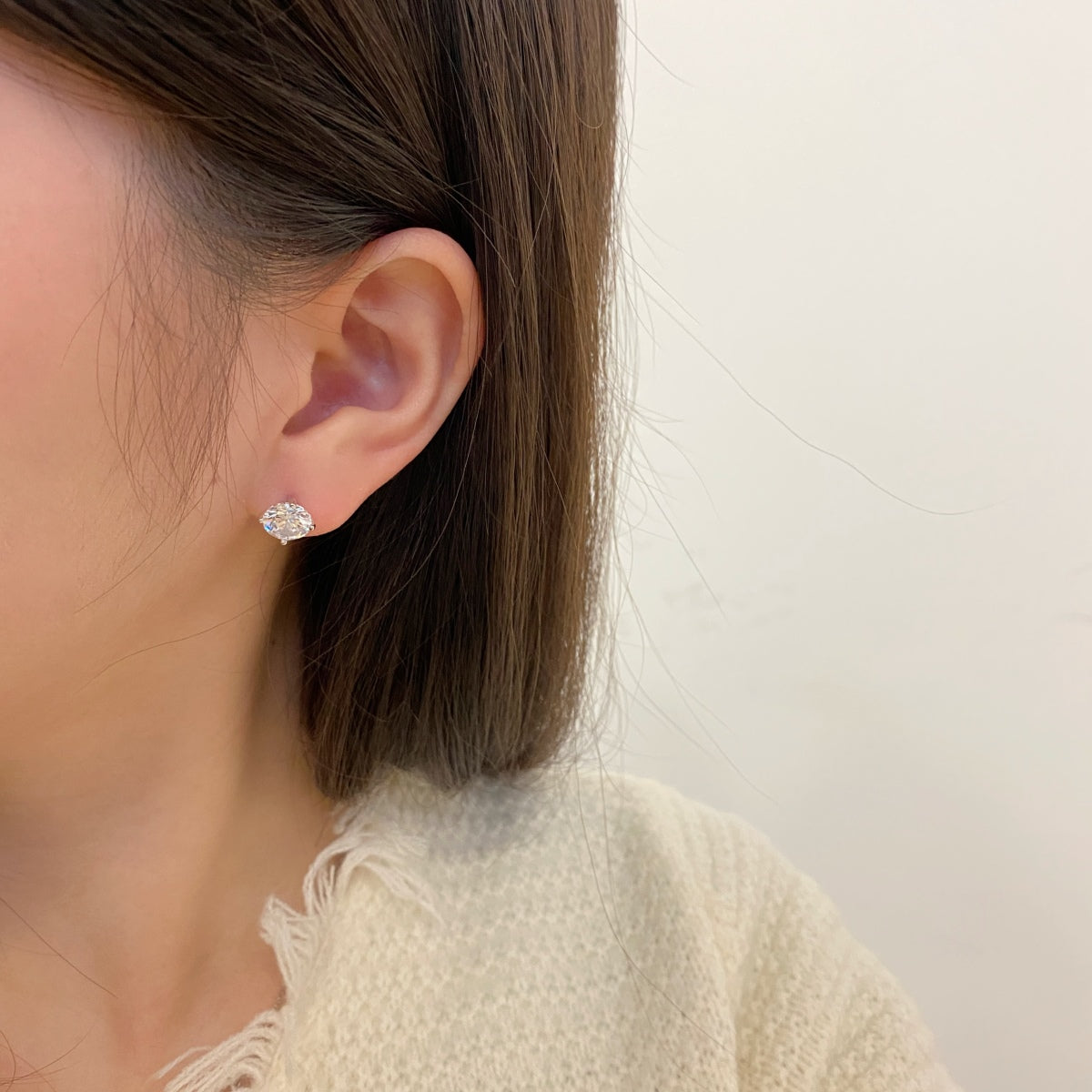 [Kincade Jewelrys]Stylish Shiny Round Center Stone Stud Earrings