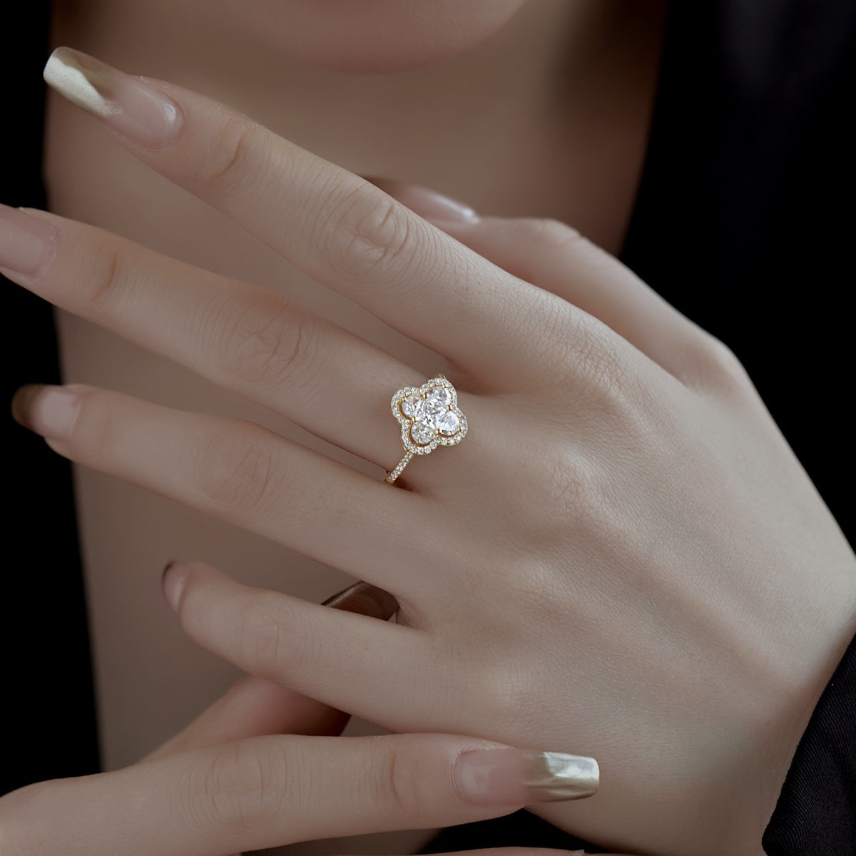[Kincade Jewelery]Luxurious Eternity Flower Shape Banquet Ring