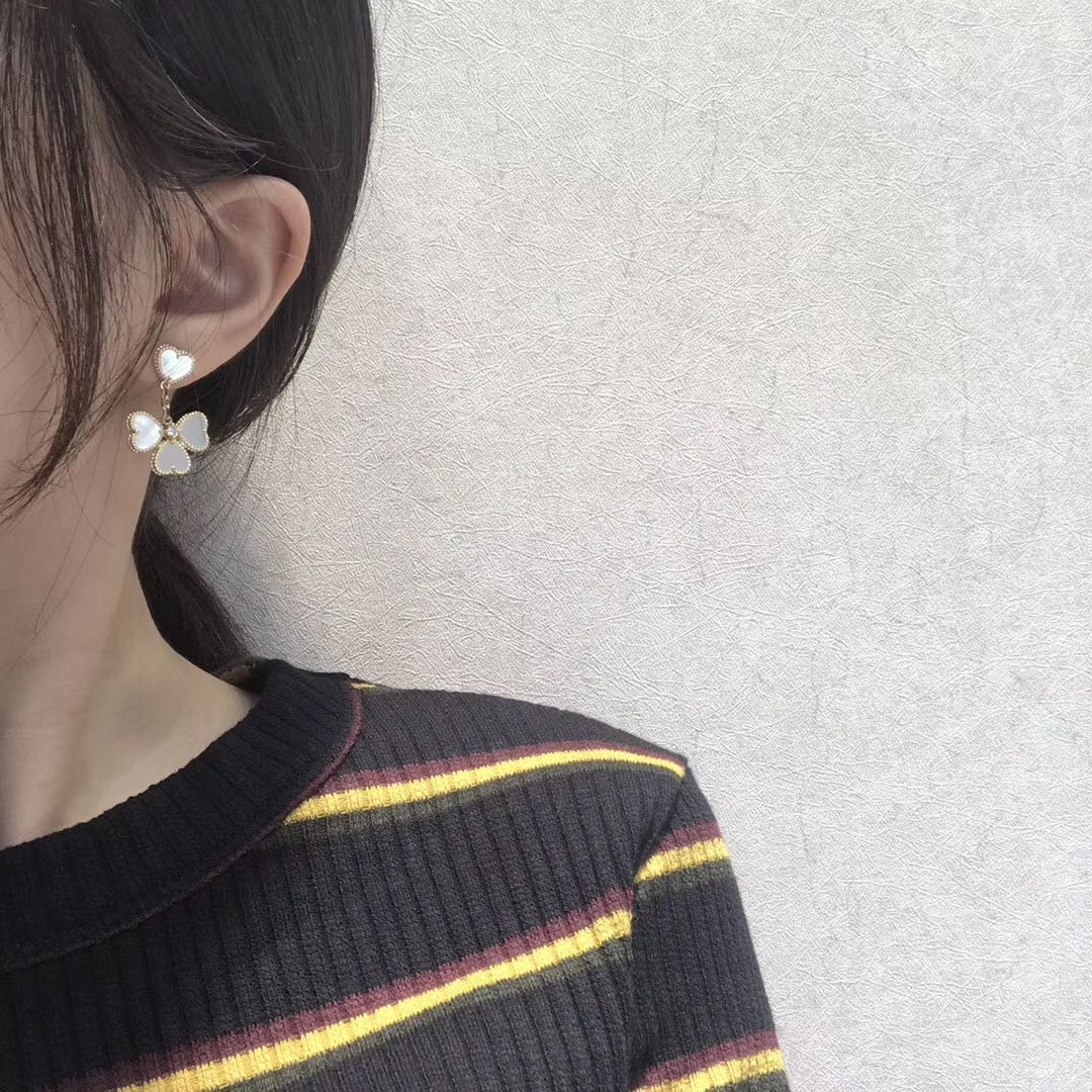 [Kincade Jewelrys]CLOVER SWEET WHITE MOP EARRINGS