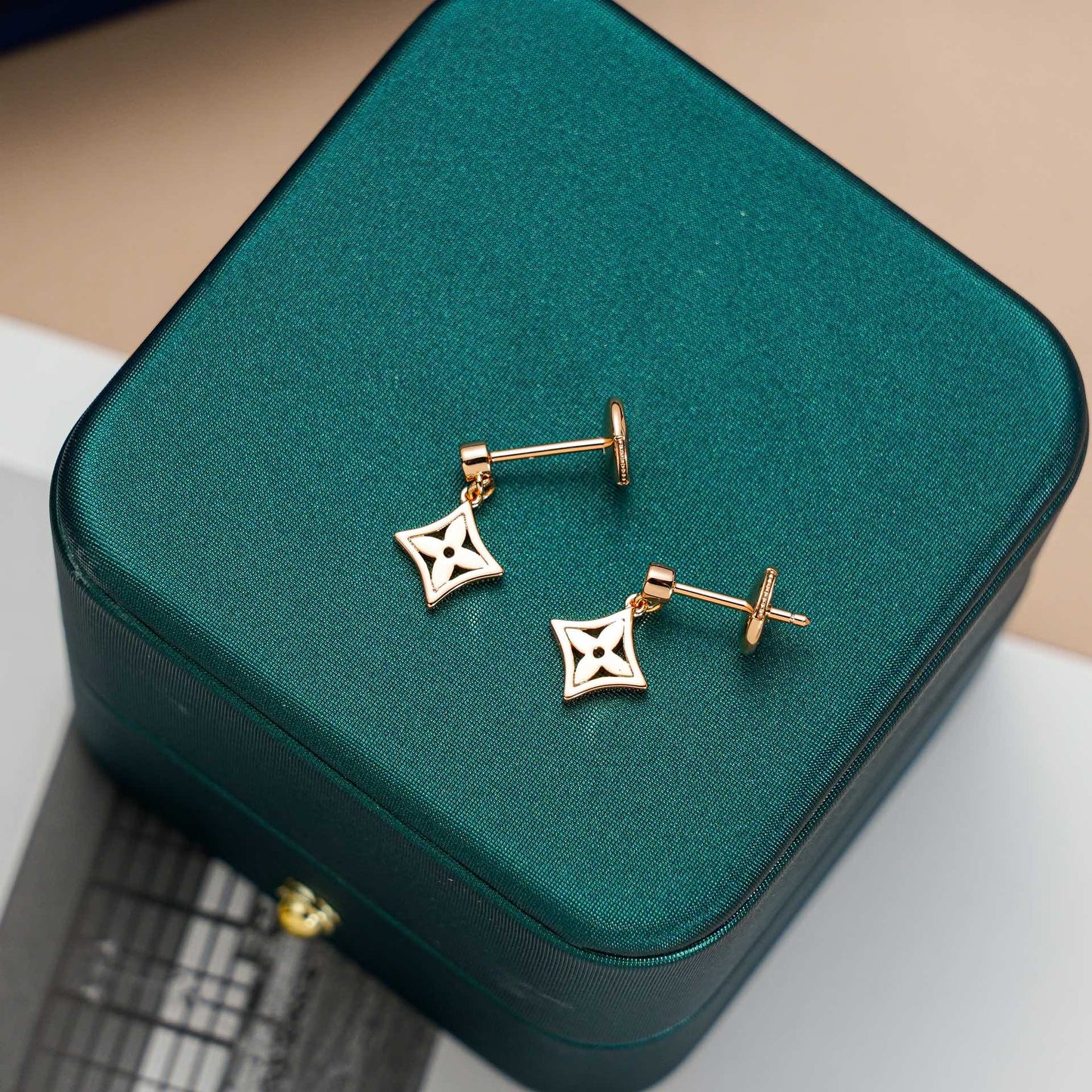 [Kincade Jewelrys]STAR EARRINGS GOLD