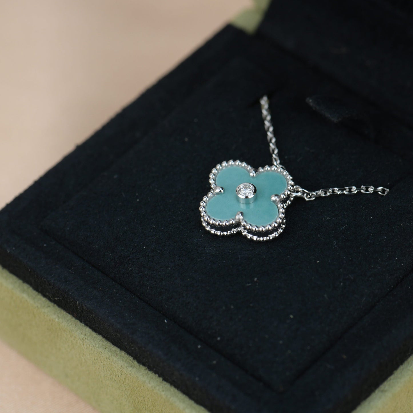 [Kincade Jewelrys]CLOVER 15MM DIAMOND SVRES PORCELAIN  NECKLACE SILVER