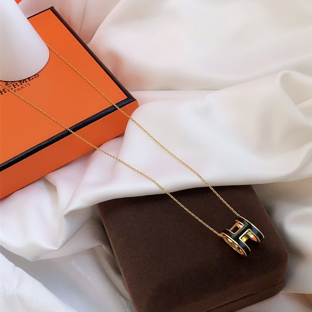 [Kincade Jewelrys]HM CLIC BLACK ENAMEL GOLD NECKLACE